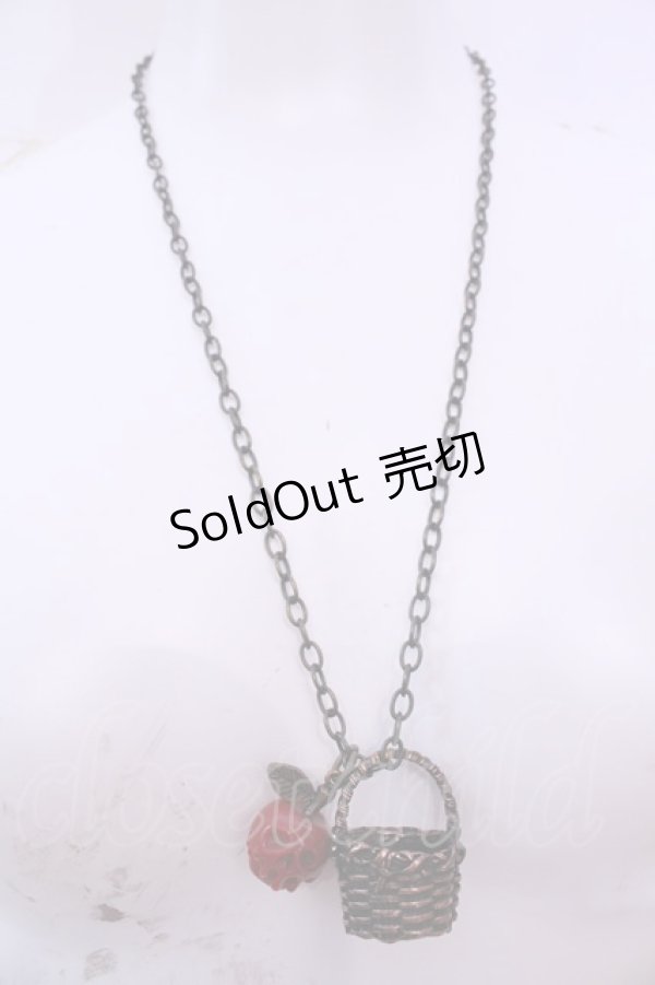 画像2: Q-pot. / 白雪姫/毒リンゴ＆バスケットネックレス  アンティークゴールド×レッド O-25-12-04-1013-QP-AC-OW-OS (2)