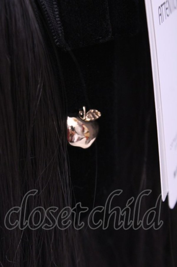 画像2: axes femme POETIQUE / りんごチャームカチューシャ  クロ O-25-12-04-1023-AX-AC-OW-OS (2)