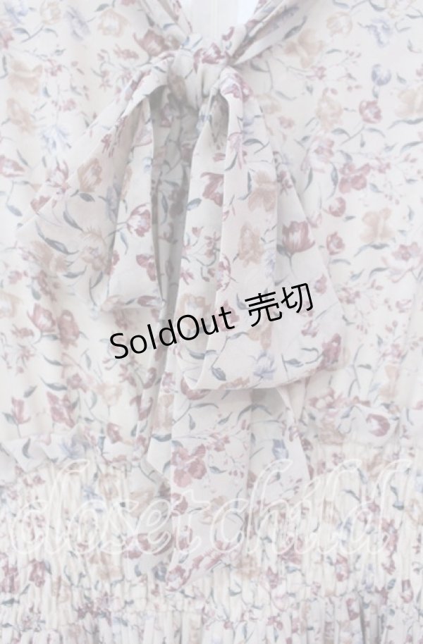 画像2: An MILLE / フラワーリボンタイプリーツワンピース  ベージュ O-25-12-04-084-EL-OP-OW-OS (2)