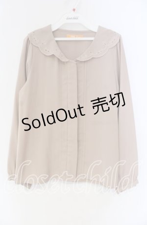 画像: Fi.n.t / ヒートカット襟ブラウス F ベージュ O-25-12-04-016-CA-BL-OW-OS