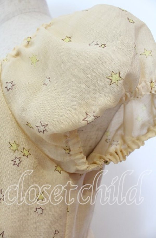 画像2: Emily Temple cute / ワンダーランドプリントワンピース  アイボリー O-25-12-05-1008-ET-OP-OW-OS (2)