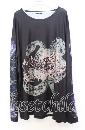 画像: NieR Clothing / スネークプリントワイドカットソー  ブラック O-25-12-05-059-PU-TO-YM-ZT1211F