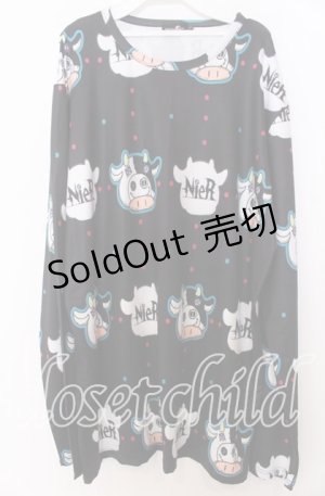 画像: NieR Clothing / 牛さん総柄カットソー F ブラック O-25-12-10-045-PU-TO-YM-OS