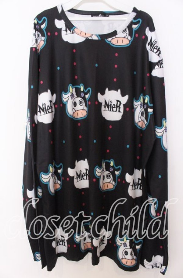 画像1: NieR Clothing / 牛さん総柄カットソー F ブラック O-25-12-10-045-PU-TO-YM-OS (1)