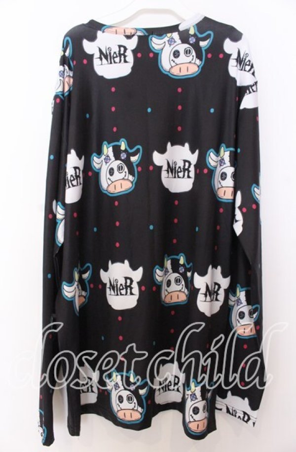 画像2: NieR Clothing / 牛さん総柄カットソー F ブラック O-25-12-10-045-PU-TO-YM-OS (2)