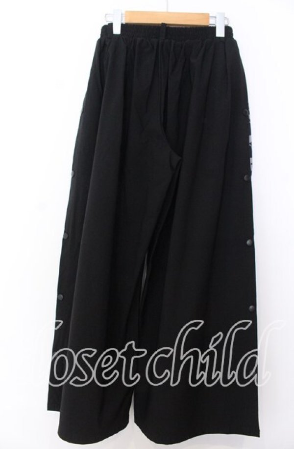 画像2: NieR Clothing / サイドスナップワイドパンツ F ブラック O-25-12-10-055-PU-PA-OW-OS (2)
