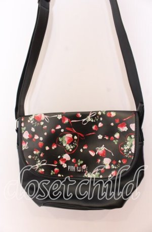 画像: PINK HOUSE / メリーストロベリー柄ショルダーバッグ  クロ O-25-12-10-075-LO-BG-OW-OS