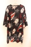 画像1: ACDC RAG / 狐面と彼岸花半袖チュニックヒュージＴシャツ  ブラック O-25-12-13-039-PU-TO-OW-ZT518 (1)