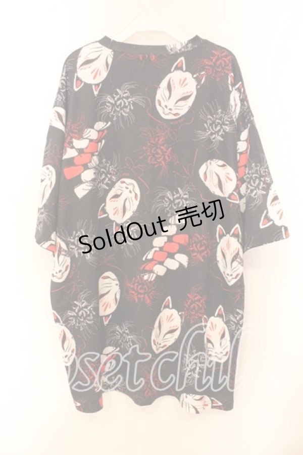 画像2: ACDC RAG / 狐面と彼岸花半袖チュニックヒュージＴシャツ  ブラック O-25-12-13-039-PU-TO-OW-ZT518 (2)