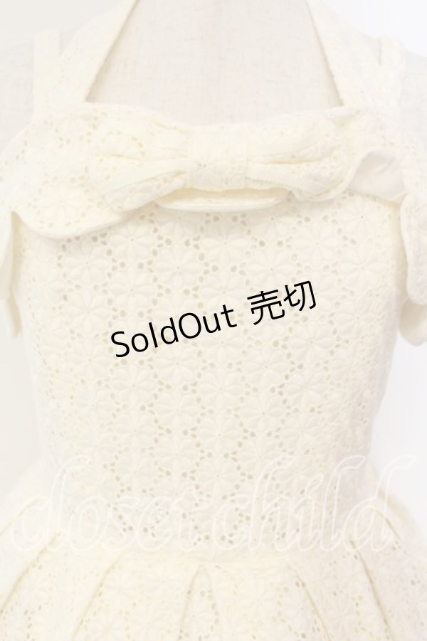 画像2: Innocent World / フラワー刺繍ジャンパースカート  生成り O-25-12-15-049-IW-OP-IG-OS (2)