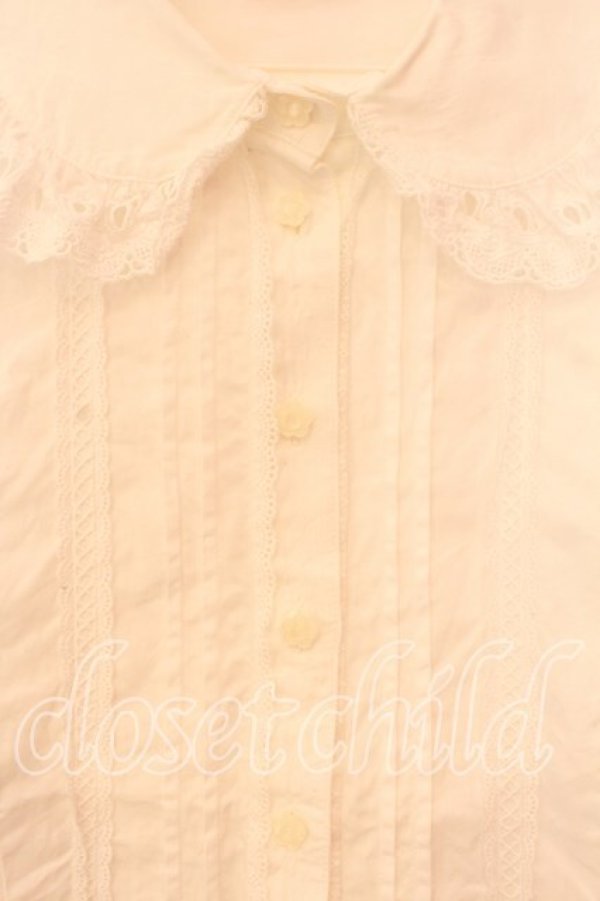 画像2: BABY,THE STARS SHINE BRIGHT / 王冠レースの袖ピンタックブラウス  シロ O-25-12-15-026-BA-BL-IG-OS (2)