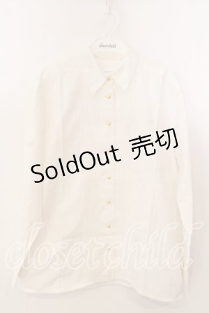 画像: INGEBORG / 袖ロゴ刺繍タックブラウス  シロ O-25-12-17-041-LO-BL-IG-OS