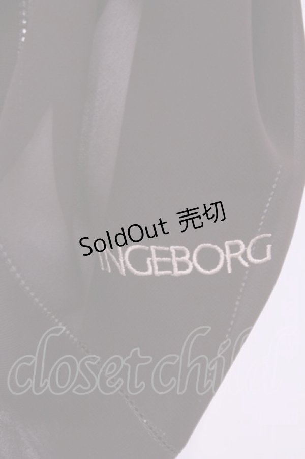 画像2: INGEBORG / ロゴ刺繍スクエアストール  ブラウン O-25-12-18-1045-LO-ZA-IG-ZT485-F004 (2)