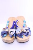 画像2: Empty wardrobe / 和柄下駄風サンダル L ナチュラル×ブルー O-25-12-18-1033-LO-SH-OW-OS (2)