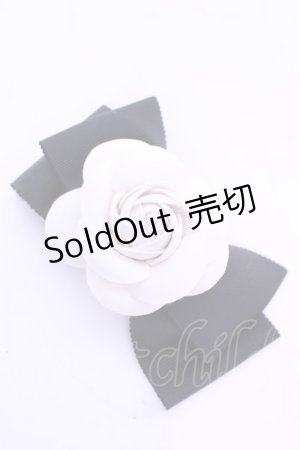 画像: INGEBORG / カメリアクリップブローチ コサージュ  シロ×クロ O-25-12-18-2002-LO-AC-IG-ZT169F003