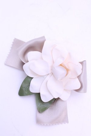 画像: INGEBORG / くちなしリボンコサージュ  シロ×クロ×ベージュ O-25-12-18-2004-LO-ZA-IG-OS