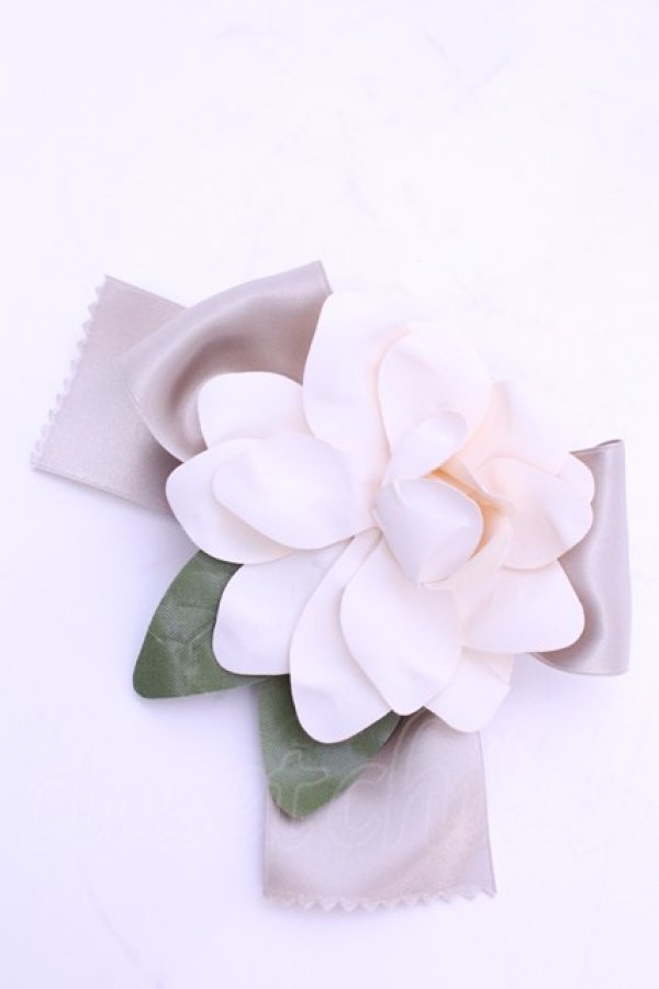 画像1: INGEBORG / くちなしリボンコサージュ  シロ×クロ×ベージュ O-25-12-18-2004-LO-ZA-IG-OS (1)