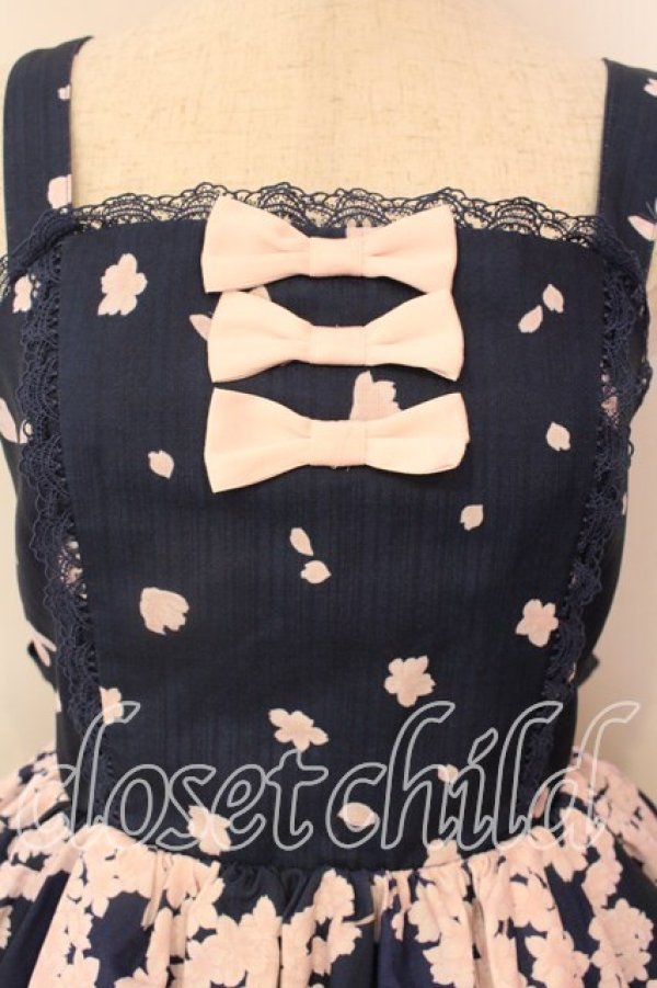 画像2: axes femme kawaii / 桜柄ジャンパースカート M ネイビー O-25-12-18-002-AX-OP-OW-OS (2)