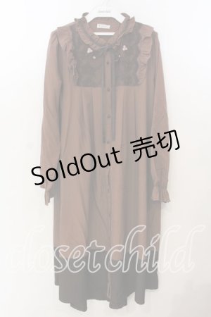 画像: axes femme / 巻きバラ付フリルワンピース F ブラウン O-25-12-19-014-AX-OP-OW-OS