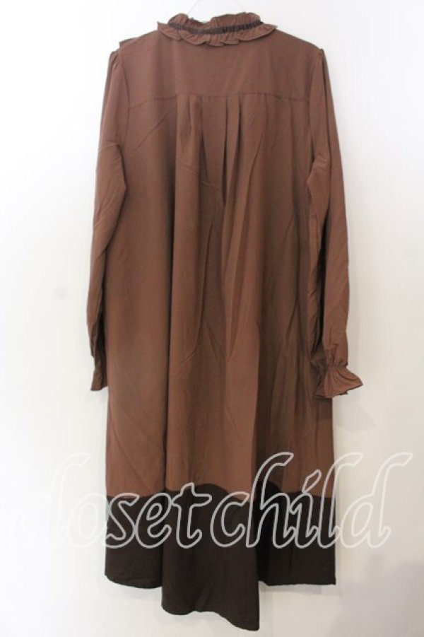 画像3: axes femme / 巻きバラ付フリルワンピース F ブラウン O-25-12-19-014-AX-OP-OW-OS (3)