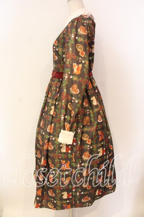 画像3: axes femme kawaii / 森のケーキ屋さん柄ワンピース  ブラウン O-25-12-22-004-AX-OP-IG-OS (3)