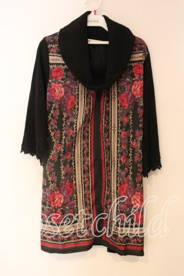 画像1: axes femme / ハイネックスカーフ柄チュニック ｍ クロ O-25-12-22-1015-AX-OP-IG-OS (1)