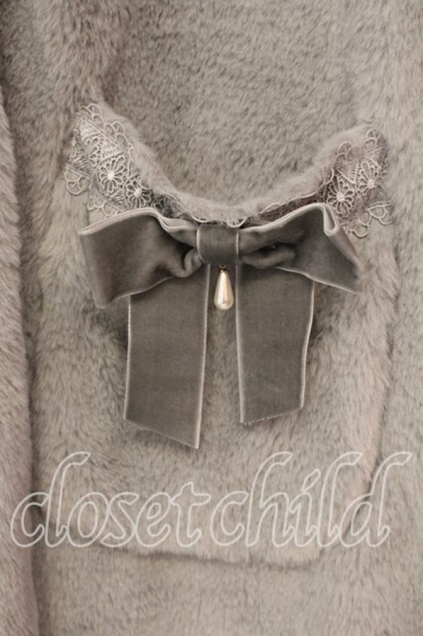 画像2: axes femme POETIQUE / フェイクファーロングコート  ライトグレー O-25-12-22-018-AX-CO-IG-OS (2)