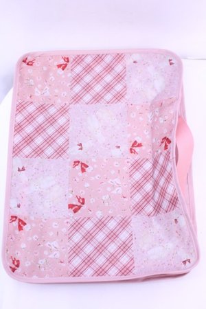 画像: PINK HOUSE / バラ園うさぎ柄パッチワークプリントトラベルケース  ピンク O-25-12-26-1026-LO-ZA-OW-OS