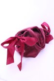画像2: Maison de FLEUR / ベロアサイドリボントートバッグ  ワイン O-25-12-26-1041-LO-BG-OW-OS (2)
