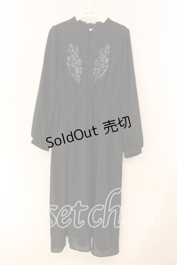 画像1: axes femme / チャイナ刺繍ワンピース M クロ O-26-01-05-044-AX-OP-OW-ZT537 (1)