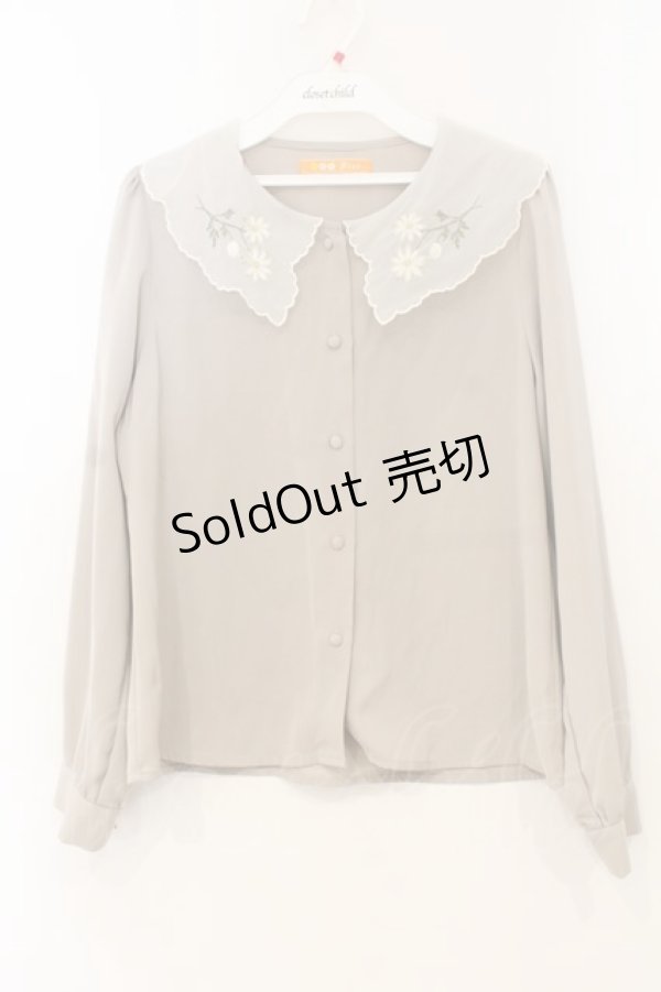 画像1: Fi.n.t / フランネルフラワー刺繍ビッグカラーブラウス  ベージュ O-26-01-10-040-CA-BL-IG-ZT537 (1)