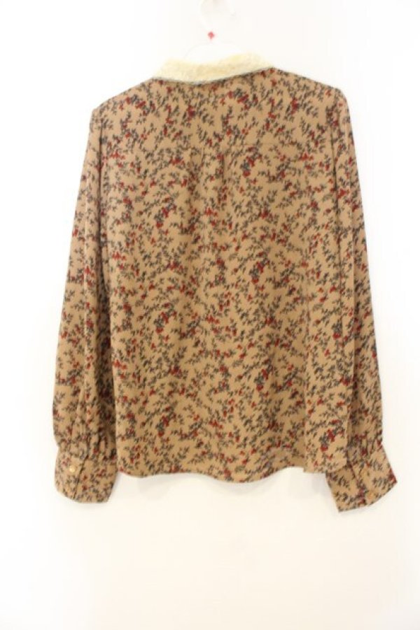 画像2: F&A / 小花柄レースクレリック衿ブラウス  ベージュ O-26-01-10-041-LO-BL-IG-OS (2)