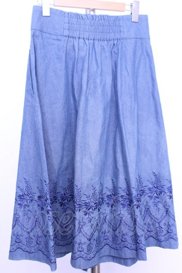 画像3: axes femme / 裾刺繍デニムスカート  ブルー O-26-01-12-2002-AX-SK-IG-OS (3)
