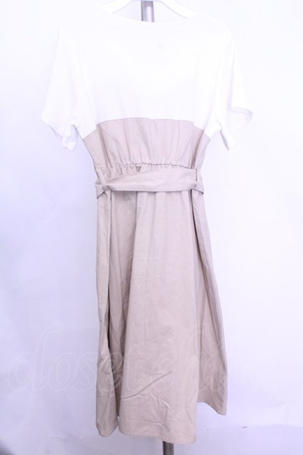 画像3: axes femme / ドッキングトレンチワンピース  ベージュ×シロ O-26-01-12-2027-AX-OP-IG-OS (3)