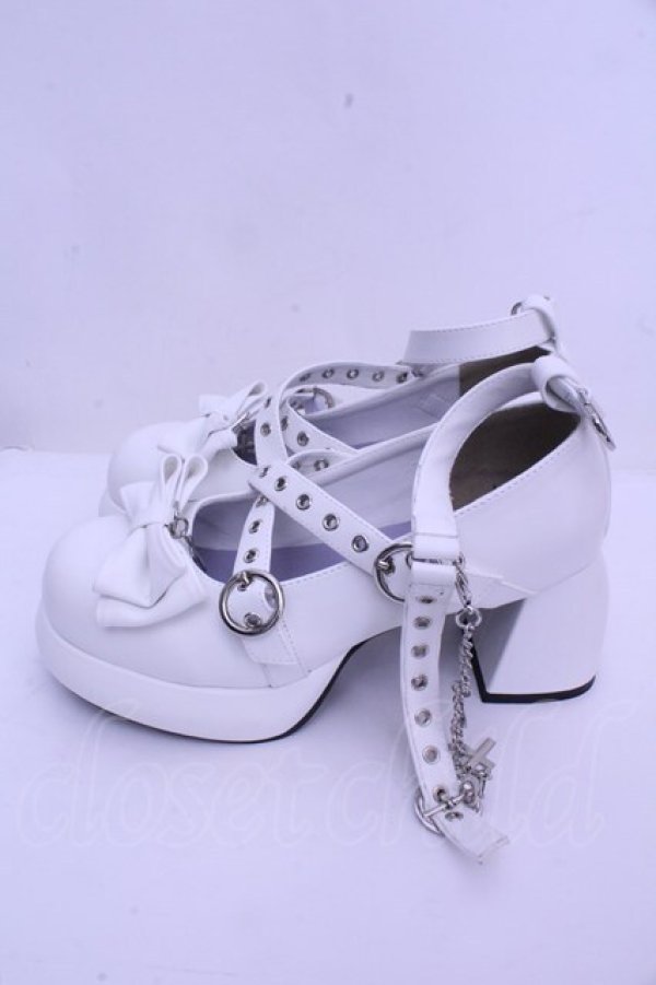 画像2: axes femme POETIQUE / クロスチャームおでこパンプス M シロ O-26-01-15-1027-AX-SH-IG-OS (2)