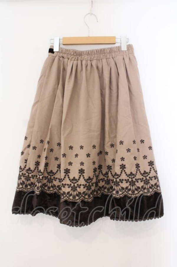 画像2: axes femme / 裾刺繍入りミディスカート M ベージュ O-26-01-15-074-AX-SK-YM-OS (2)