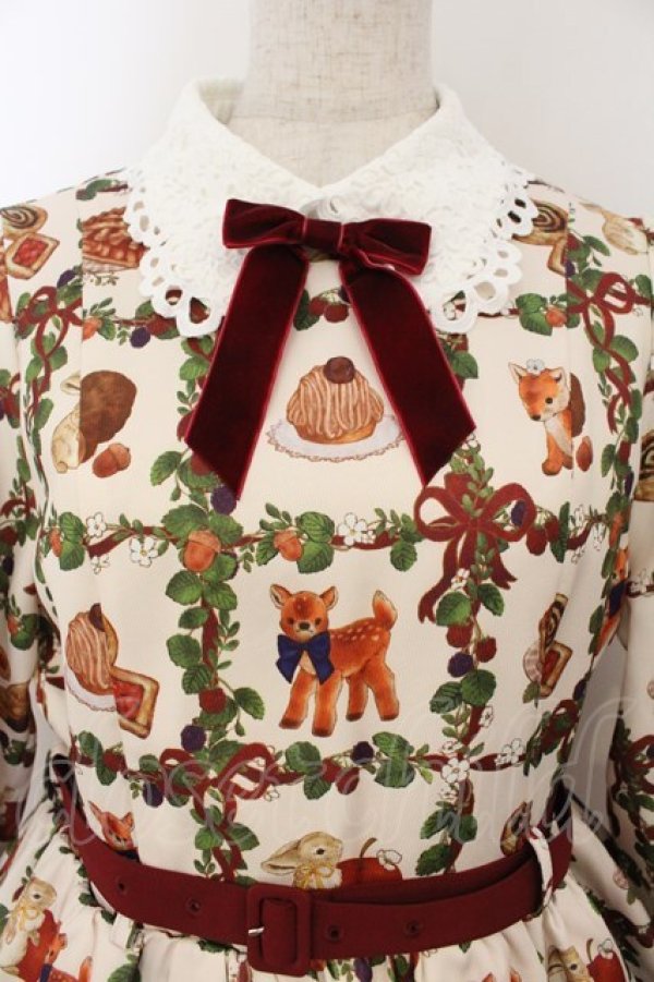 画像2: axes femme kawaii / 森のケーキ屋さん柄ワンピース  生成り O-26-01-17-005-AX-OP-IG-OS (2)