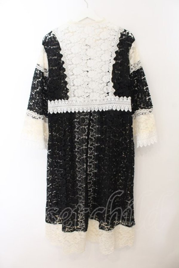 画像4: axes femme NOSTALGIE / 配色使い総レースガウン F クロ×キナリ O-26-01-17-061-AX-TO-OW-OS (4)