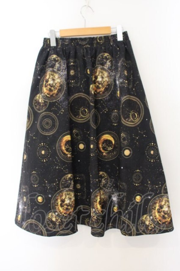 画像3: axes femme NOSTALGIE / タロット柄スカート F クロ O-26-01-17-069-AX-SK-OW-OS (3)