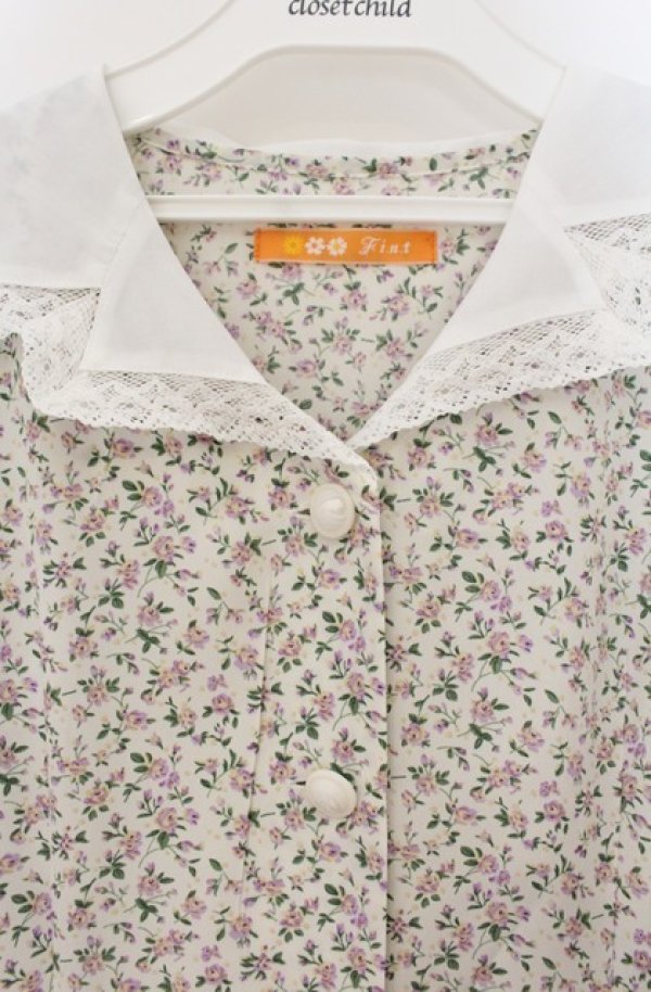 画像2: Fi.n.t / ハンカチ開衿小花柄ワンピース  アイボリー O-26-01-19-1015-CA-OP-IG-OS (2)