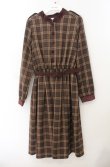 画像1: Fi.n.t / 別珍使いエポレットディテールチェックワンピース  ブラウン O-26-01-19-1017-CA-OP-IG-OS (1)