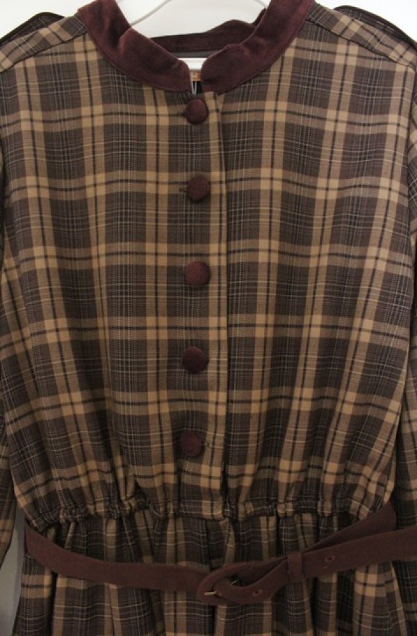 画像2: Fi.n.t / 別珍使いエポレットディテールチェックワンピース  ブラウン O-26-01-19-1017-CA-OP-IG-OS (2)