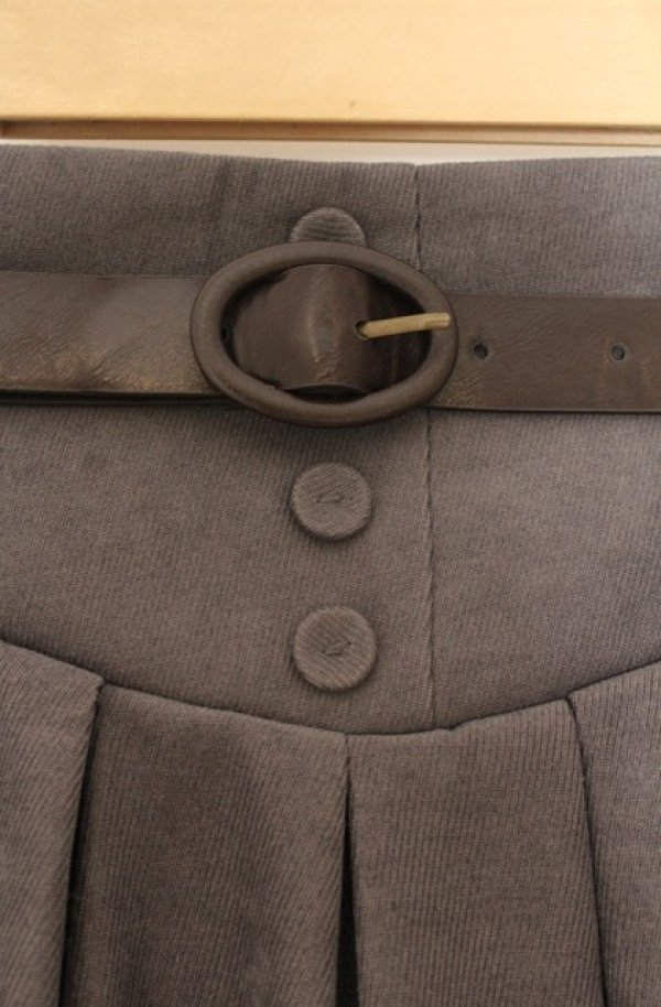 画像2: an another angelus / 合皮ベルト付きタックスカート  グレー O-26-01-19-1020-CA-SK-IG-OS (2)