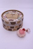 画像1: Q-pot. / ラズベリーシェルマカロン・バッグチャーム  ピンク系 O-26-01-20-1048-QP-ZA-IG-OS (1)
