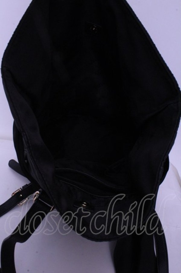 画像4: Maison de FLEUR / Liane 巾着リボンリュック  クロ O-26-01-20-1065-LO-BG-OW-OS (4)