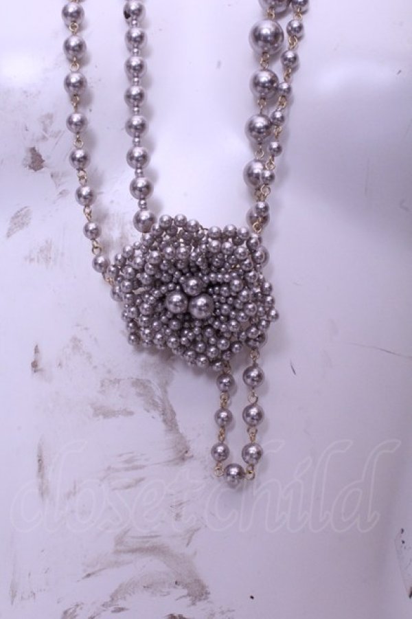 画像1: PINK HOUSE / ビーズフラワーモチーフネックレス  グレー系 O-26-01-20-1103-LO-AC-IG-OS (1)