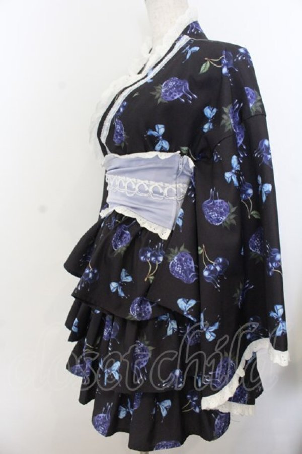 画像2: Jamieエーエヌケー / melt strawberry浴衣ワンピース  クロ×ブルー O-26-01-20-013-0-OP-IG-OS (2)