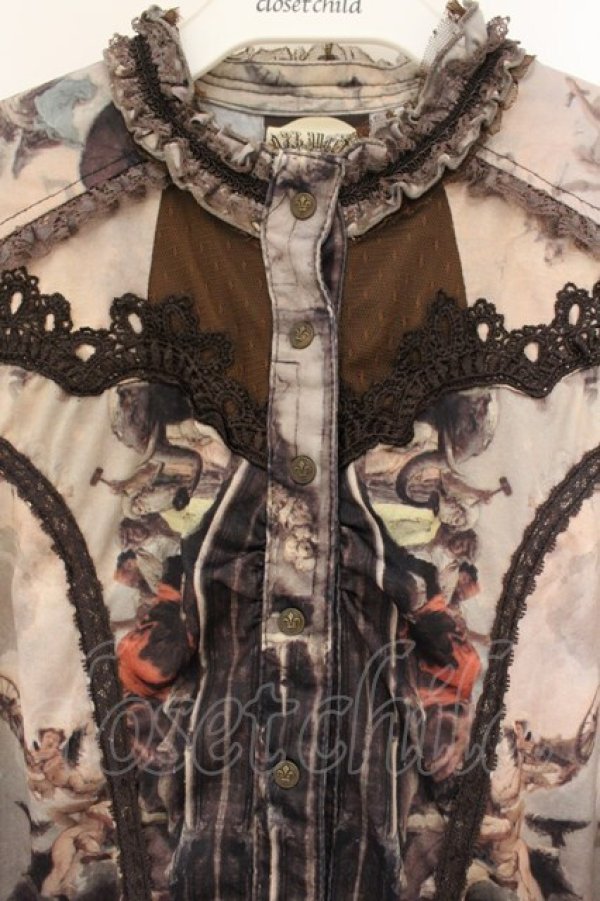 画像2: OZZ ANGELO / 絵画柄スタンドネックブラウス  ベージュ O-26-01-22-039-OO-BL-IG-OS (2)