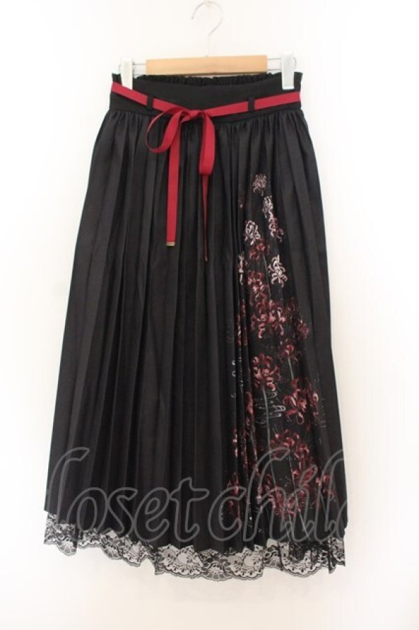 画像1: axes femme / 彼岸花柄プリーツスカート F クロ O-26-01-22-063-AX-SK-OW-OS (1)