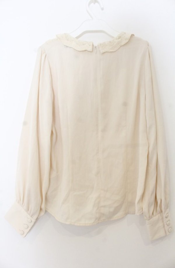 画像2: an another angelus / レースヨーク衿付きプルオーバーブラウス F アイボリー O-26-01-23-055-CA-BL-OW-OS (2)